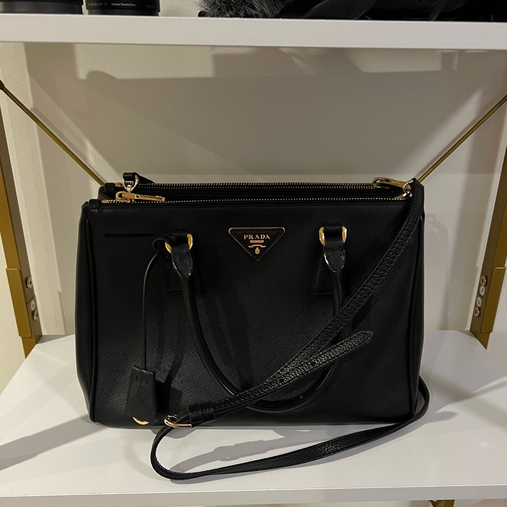 Prada Black saffiano galleria